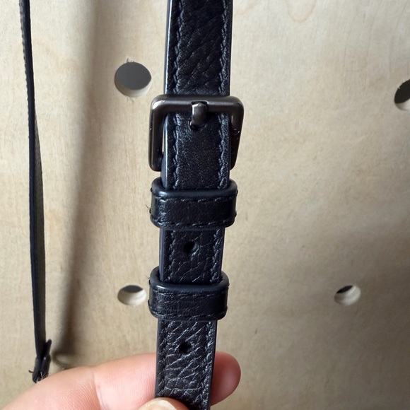 ECCO Women’s Adjustable Pebbled Leather Crossbody Bag in Pewter - Picture 7 of 12